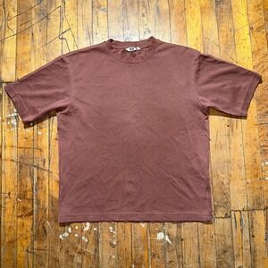 Uniqlo Men's Short Sleeve Tee in Mauve Brown